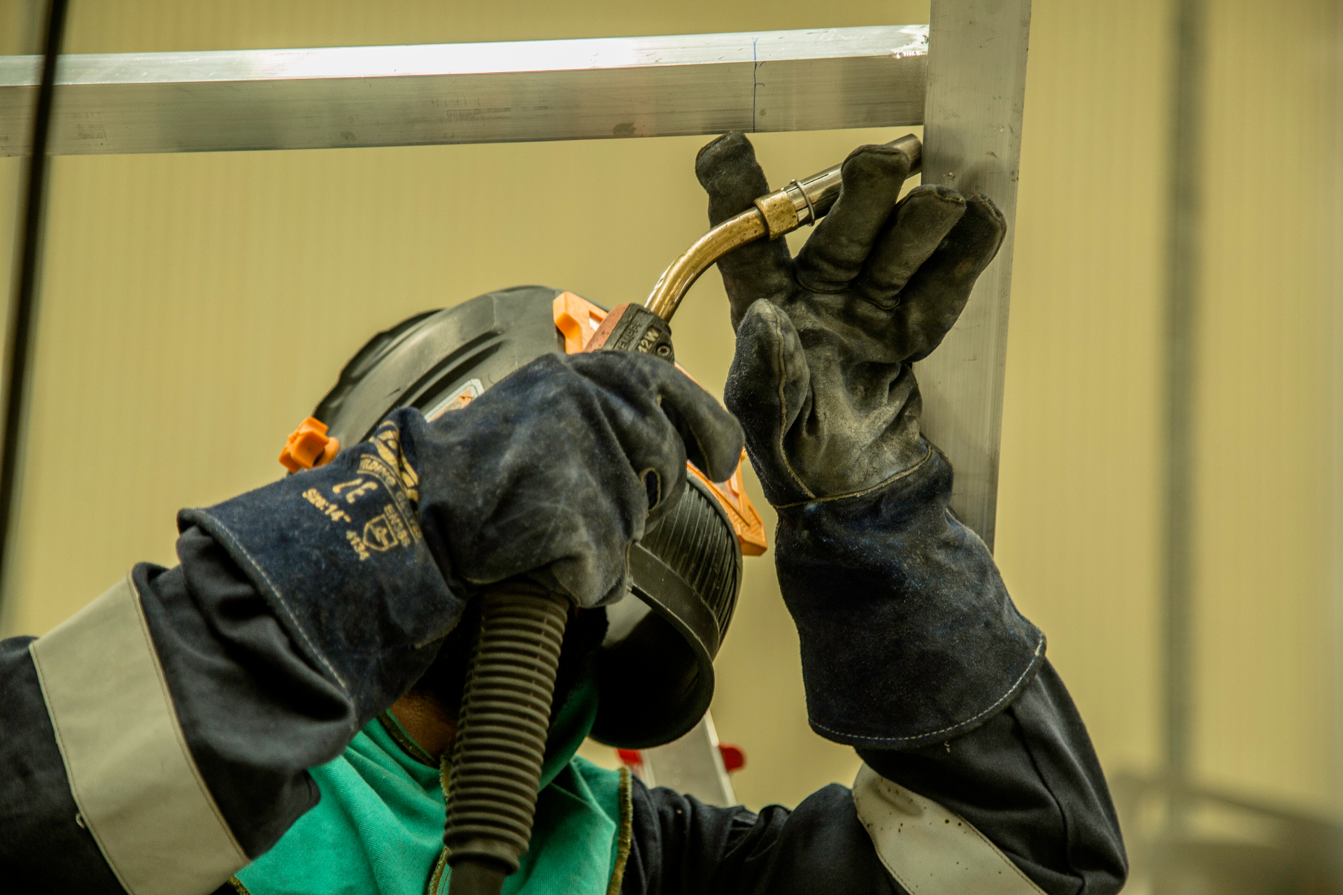 Kianda welder joining an aluminium frame